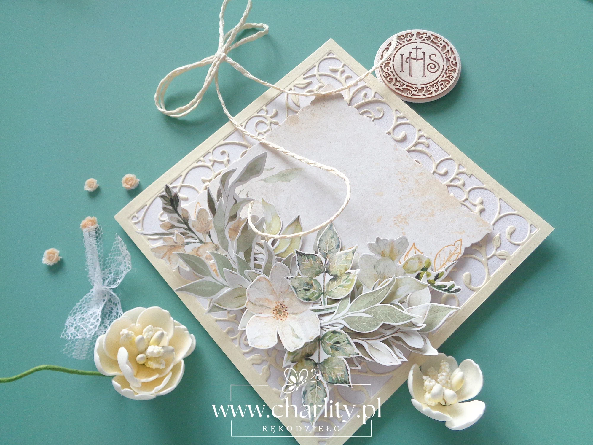 Kremowe kwiatki – delikatna kartka komunijna handmade